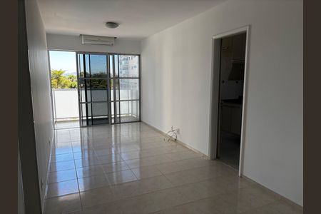 Apartamento para alugar com 72m², 2 quartos e 1 vagaSala