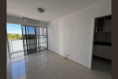 Apartamento para alugar com 72m², 2 quartos e 1 vagaSala
