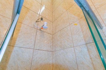 Casa à venda com 98m², 2 quartos e 1 vaga Casa à venda com 98m², 2 quartos e 1 vagaBanheiro