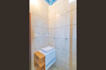 Casa à venda com 98m², 2 quartos e 1 vaga Casa à venda com 98m², 2 quartos e 1 vagaBanheiro