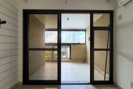 Apartamento para alugar com 73m², 3 quartos e 1 vagaVaranda
