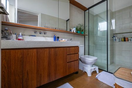 Casa à venda com 200m², 3 quartos e 2 vagasSuíte - Banheiro