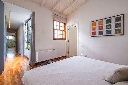Casa à venda com 200m², 3 quartos e 2 vagasSuíte