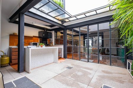 Casa à venda com 200m², 3 quartos e 2 vagasQuintal