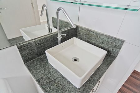 Apartamento à venda com 69m², 2 quartos e 1 vagaBanheiro da Suíte