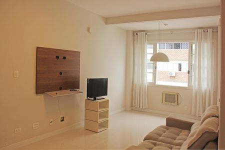 Sala de apartamento para alugar com 2 quartos, 85m² em Gonzaga, Santos