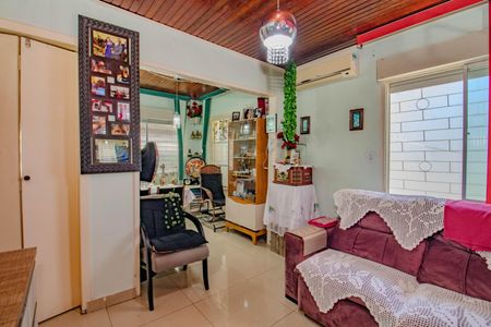 Sala de casa à venda com 2 quartos, 100m² em Costa E Silva, Porto Alegre