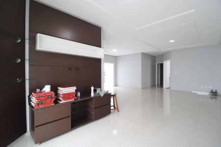 Casa para alugar com 320m², 5 quartos e 3 vagasSala