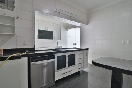 Casa para alugar com 320m², 5 quartos e 3 vagasCozinha