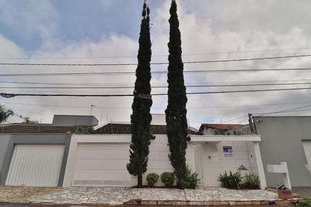 Casa para alugar com 320m², 5 quartos e 3 vagasFachada