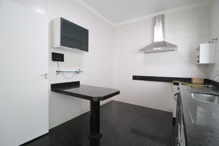 Casa para alugar com 320m², 5 quartos e 3 vagasCozinha