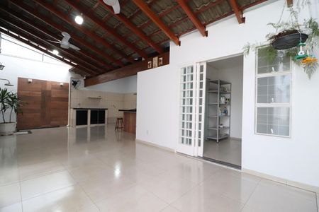 Casa para alugar com 320m², 5 quartos e 3 vagasVaranda