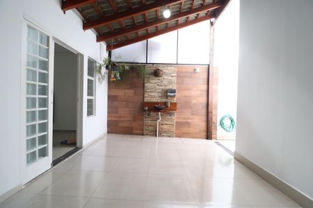 Casa para alugar com 320m², 5 quartos e 3 vagasVaranda