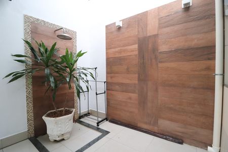 Casa para alugar com 320m², 5 quartos e 3 vagasVaranda - Ducha