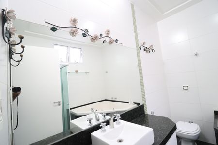 Casa para alugar com 320m², 5 quartos e 3 vagasBanheiro do Quarto 1