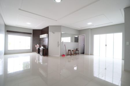 Sala de casa para alugar com 5 quartos, 320m² em Jardim Karaíba, Uberlândia
