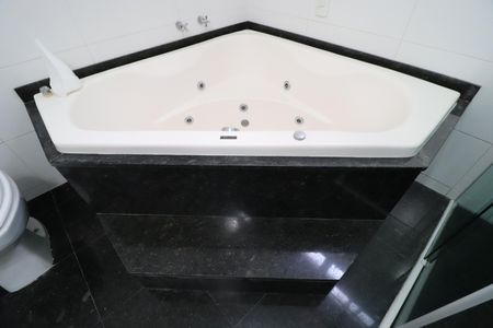 Casa para alugar com 320m², 5 quartos e 3 vagasBanheiro do Quarto 1