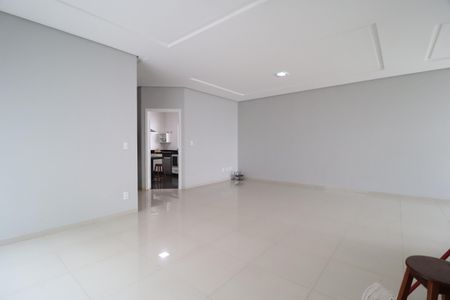 Casa para alugar com 320m², 5 quartos e 3 vagasSala