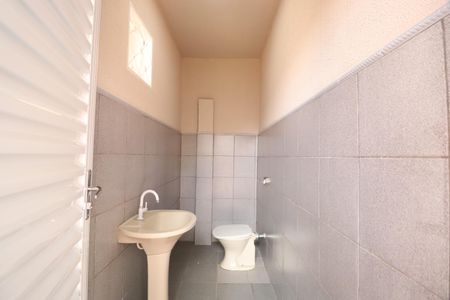 Casa para alugar com 210m², 3 quartos e 2 vagasBanheiro externo