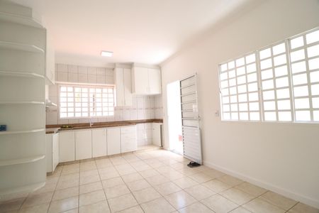 Casa para alugar com 210m², 3 quartos e 2 vagasCozinha