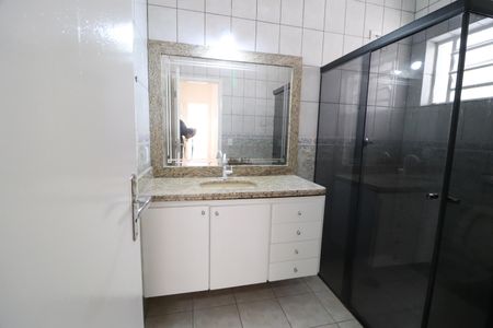 Casa para alugar com 210m², 3 quartos e 2 vagasBanheiro Social