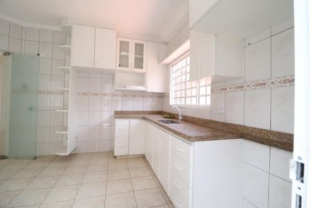 Casa para alugar com 210m², 3 quartos e 2 vagasCozinha