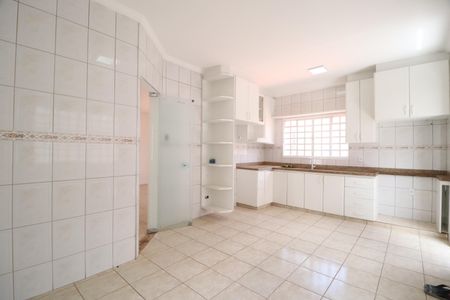 Casa para alugar com 210m², 3 quartos e 2 vagasCozinha