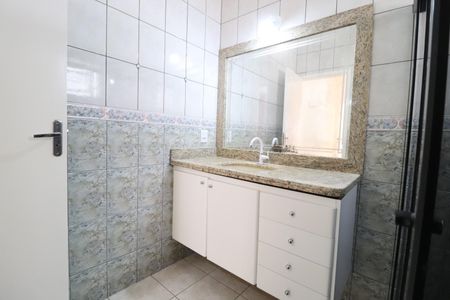 Casa para alugar com 210m², 3 quartos e 2 vagasBanheiro Social
