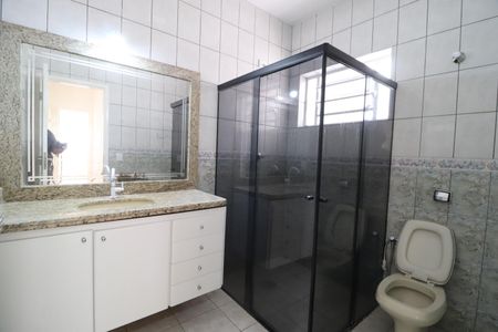 Casa para alugar com 210m², 3 quartos e 2 vagasBanheiro Social