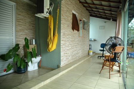 Casa à venda com 223m², 3 quartos e 2 vagasVaranda (envidraçada) da Suíte 