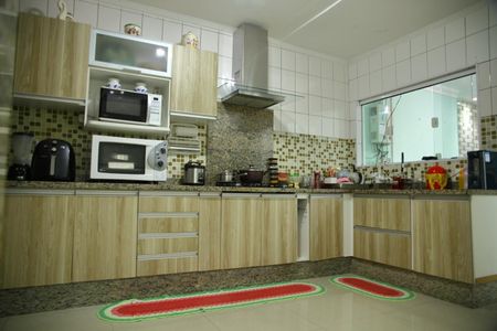 Casa à venda com 223m², 3 quartos e 2 vagasCozinha 