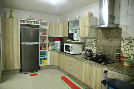 Casa à venda com 223m², 3 quartos e 2 vagasCozinha 