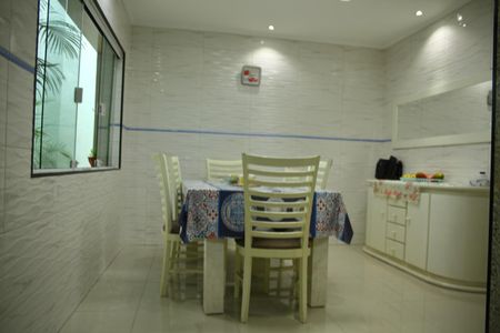 Casa à venda com 223m², 3 quartos e 2 vagasCopa/Cozinha 