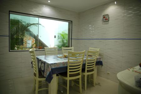 Casa à venda com 223m², 3 quartos e 2 vagasCopa/Cozinha 