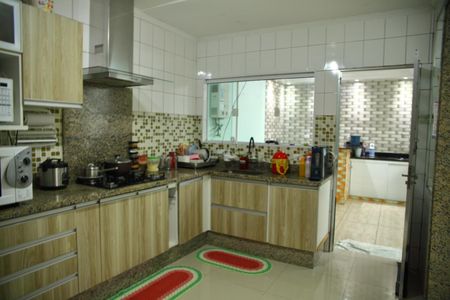 Casa à venda com 223m², 3 quartos e 2 vagasCozinha 