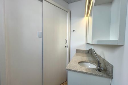 Banheiro de apartamento para alugar com 1 quarto, 30m² em Trindade, Florianópolis