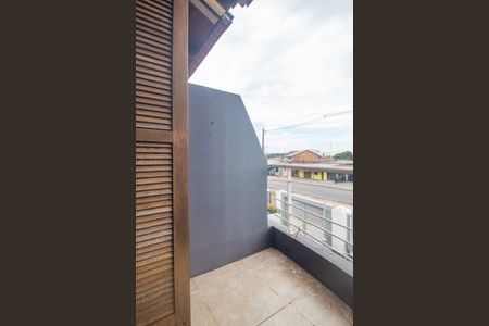 Casa à venda com 99m², 3 quartos e 1 vaga Casa à venda com 99m², 3 quartos e 1 vagaVaranda