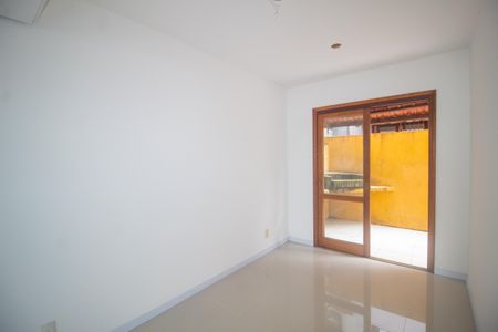 Casa à venda com 99m², 3 quartos e 1 vaga Casa à venda com 99m², 3 quartos e 1 vagaSala