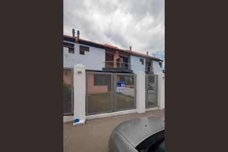 Casa à venda com 99m², 3 quartos e 1 vaga Casa à venda com 99m², 3 quartos e 1 vagaFachada
