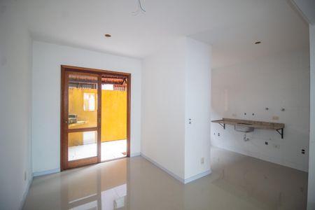 Casa à venda com 99m², 3 quartos e 1 vaga Casa à venda com 99m², 3 quartos e 1 vagaSala