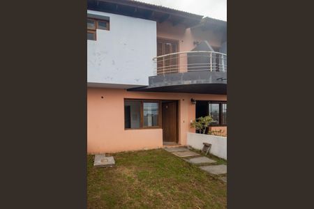 Casa à venda com 99m², 3 quartos e 1 vaga Casa à venda com 99m², 3 quartos e 1 vagaFachada