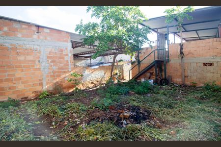 Casa à venda com 60m², 2 quartos e 2 vagasQuintal