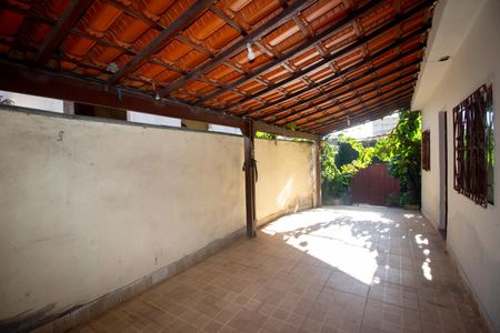 Casa à venda com 60m², 2 quartos e 2 vagasGaragem