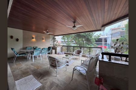 Apartamento à venda com 193m², 4 quartos e 3 vagasVaranda