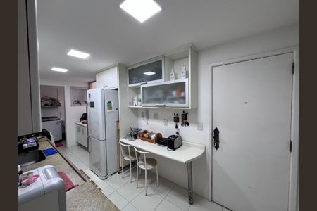 Apartamento à venda com 193m², 4 quartos e 3 vagasCozinha e Área de Serviço