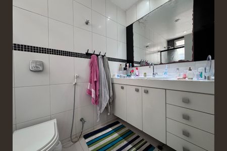 Apartamento à venda com 193m², 4 quartos e 3 vagasBanheiro Social