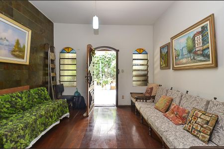 Sala 1 de casa para alugar com 5 quartos, 316m² em Sagrada Família, Belo Horizonte
