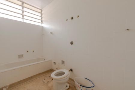 Casa à venda com 180m², 3 quartos e 1 vagaBanheiro 2