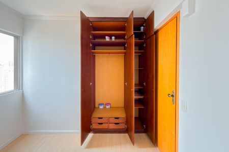 Apartamento à venda com 90m², 3 quartos e 2 vagas Apartamento à venda com 90m², 3 quartos e 2 vagasQuarto 2 - Armários