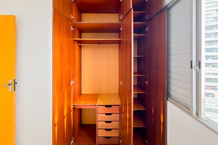 Apartamento à venda com 90m², 3 quartos e 2 vagas Apartamento à venda com 90m², 3 quartos e 2 vagasQuarto 1 - Armários